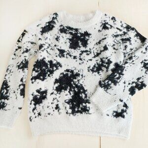 BB Dakota Steve Madden Fuzzy Thick Sweater Women's M Heavy Warm‎ Graphic White